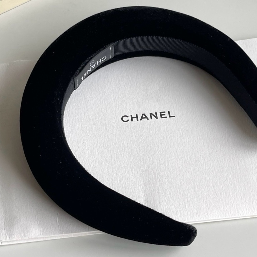 Chic Black Velvet Headband